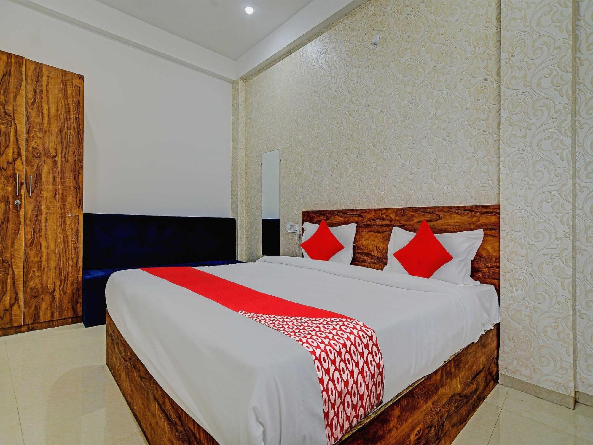 Oyo Flagship Hotel Blue Tick Індаур Екстер'єр фото
