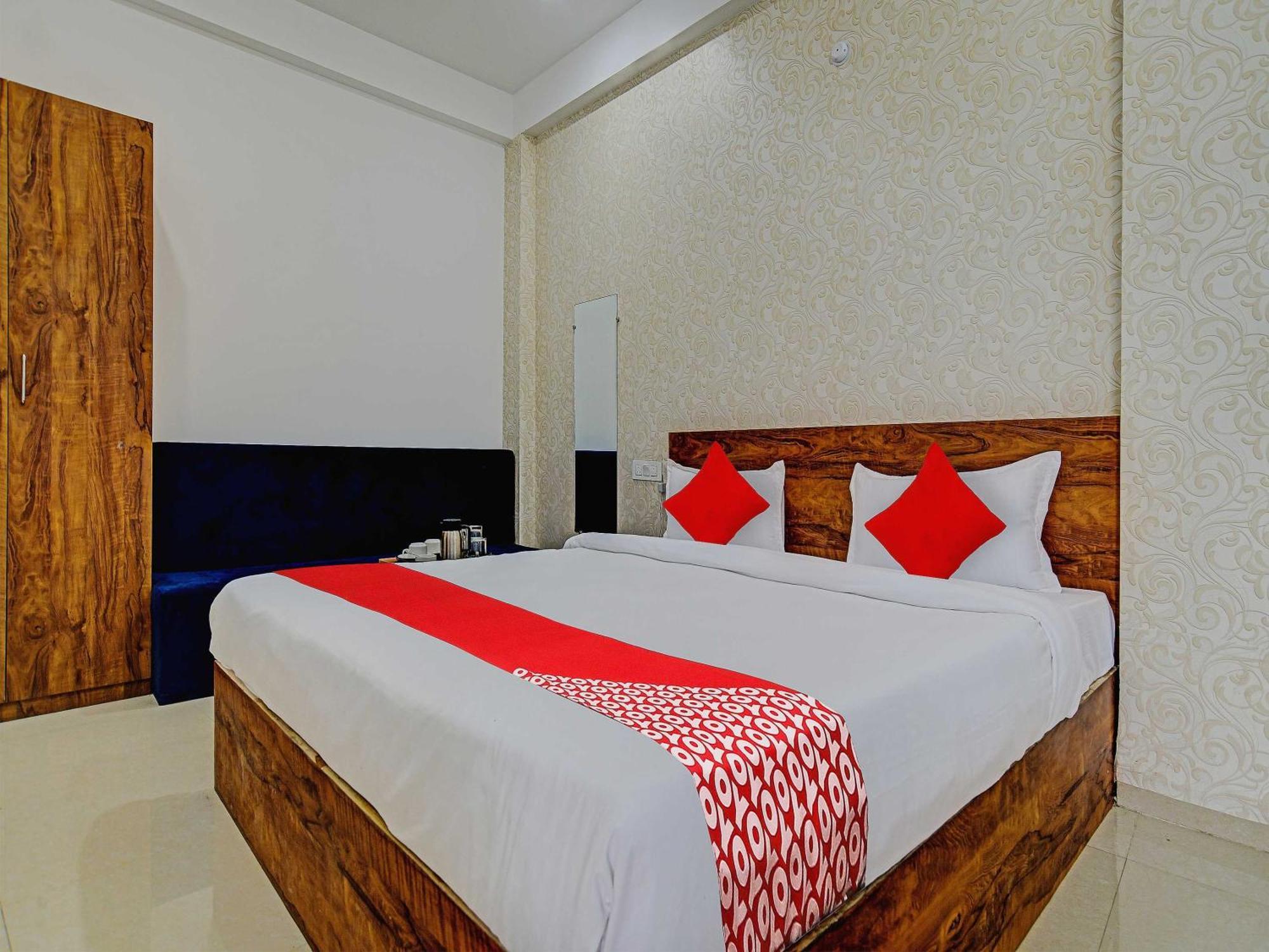 Oyo Flagship Hotel Blue Tick Індаур Екстер'єр фото